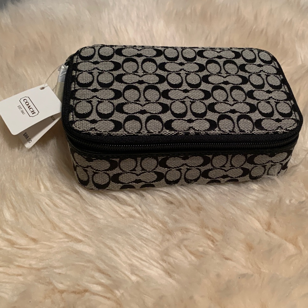 **price firm**
Coach Monogram Black and Gray Travel Jewelry Case